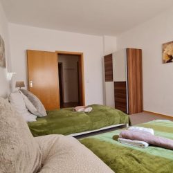 1eb109fa-f5e1-48dd-878b-9669909fb1a8