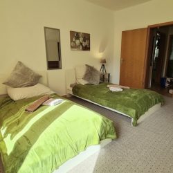 e231f2a4-6c44-4e0e-b480-51c0d6fef103