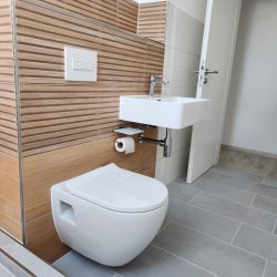 f7b55481-64eb-4aec-8c55-423cc90f9a3c